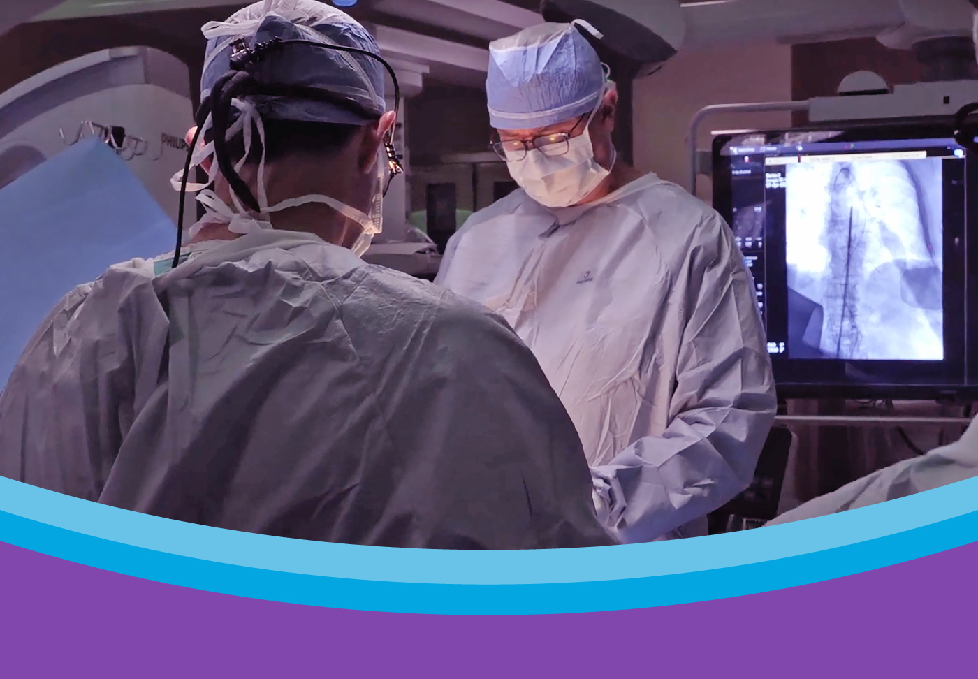 Two aortic specialists in Wellstar’s Comprehensive Aortic Program perform a complex aneurysm procedure together. 